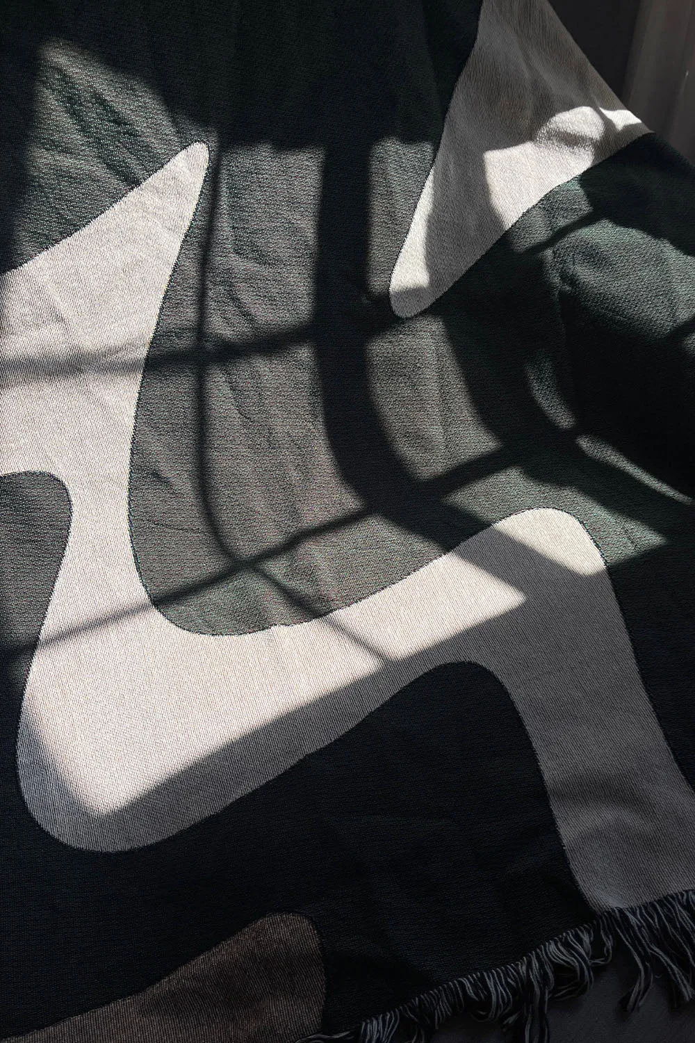 Black and White Zig Zag Cotton Woven Throw Blanket
