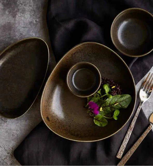 Charcoal -Walled Plate  20cm x H: 3cm