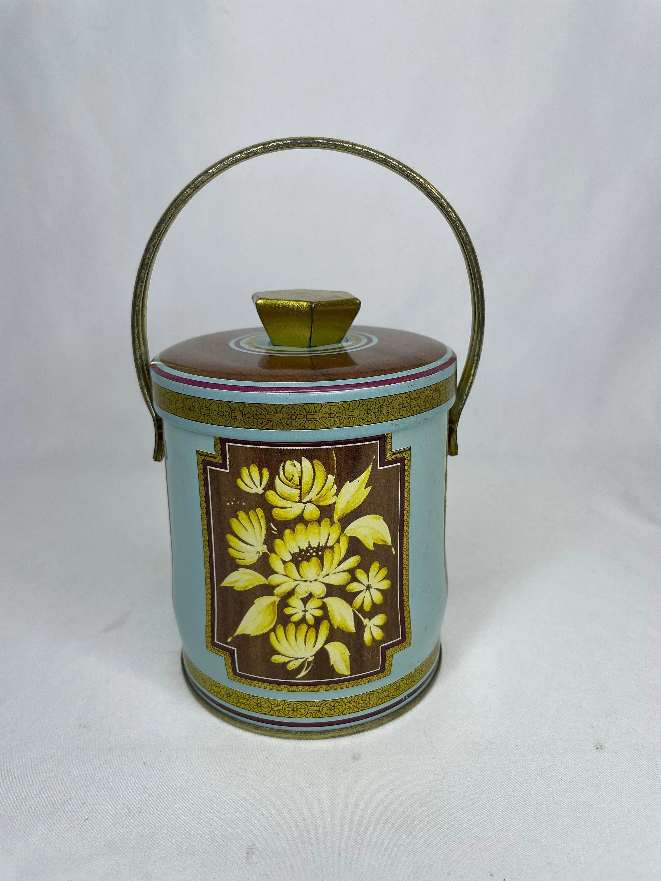 Charming Collectible Murray Allen Confections Tin Made in England