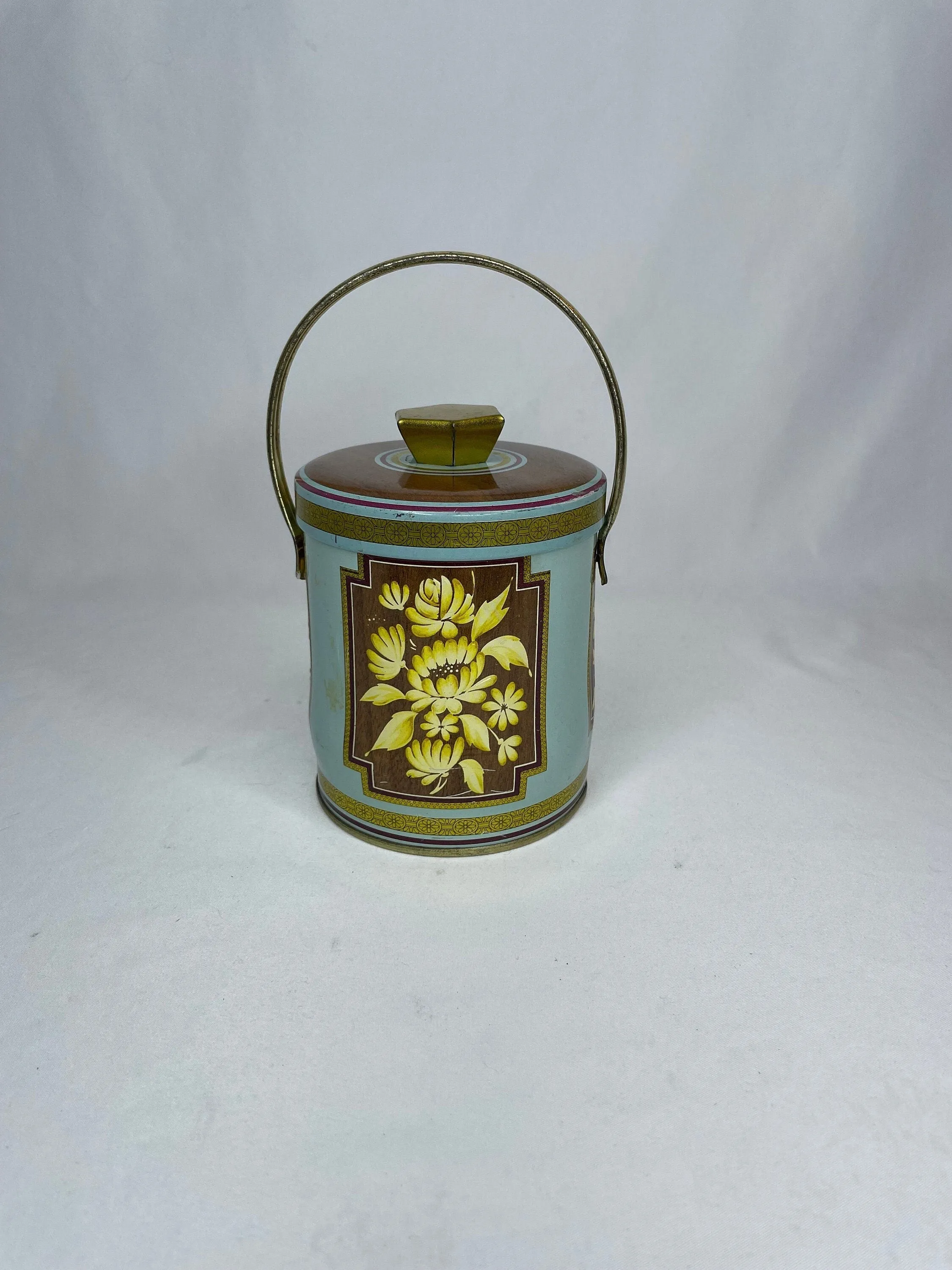 Charming Collectible Murray Allen Confections Tin Made in England