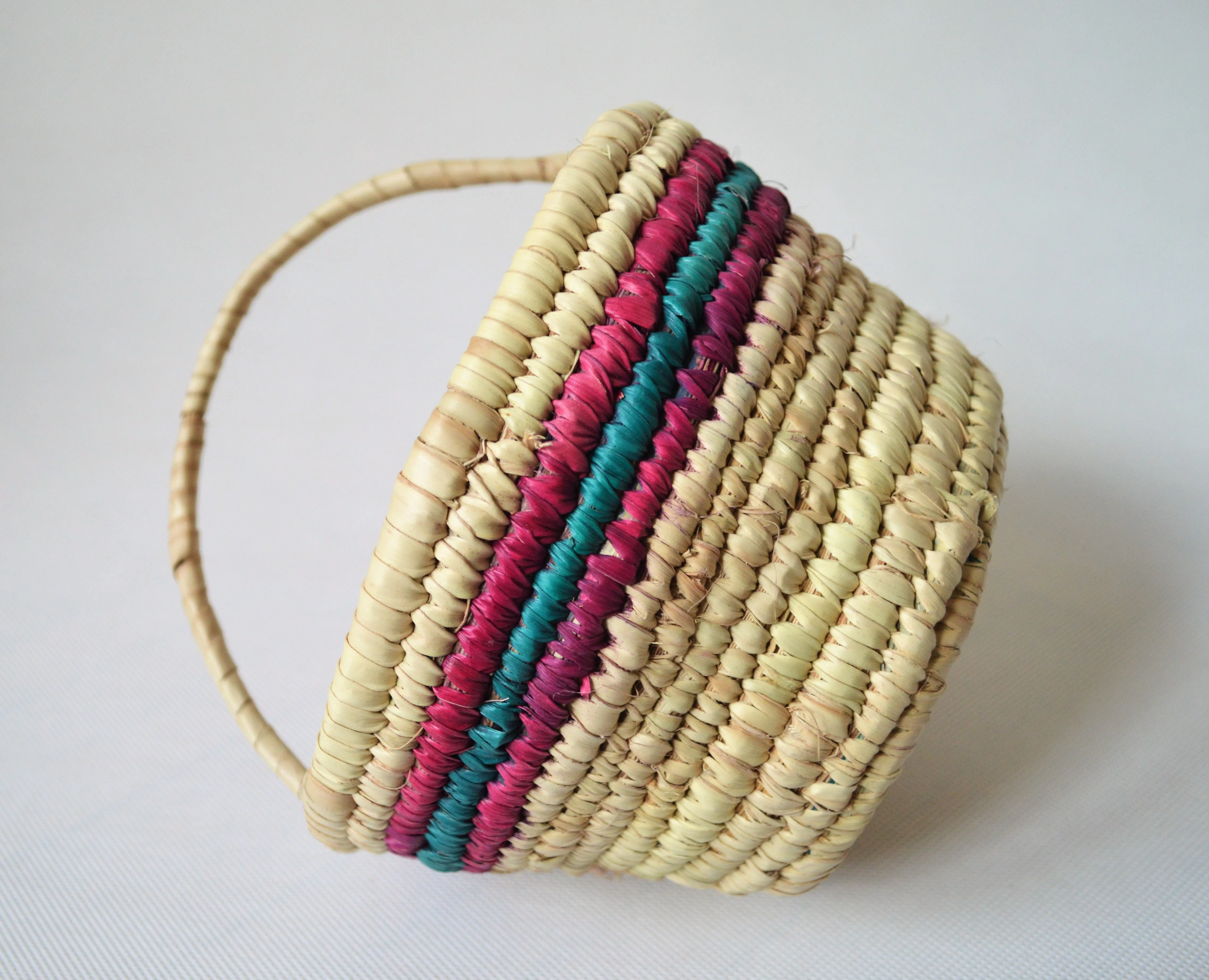 Straw Catchall bowl with handle for trinket fruits cosmetics